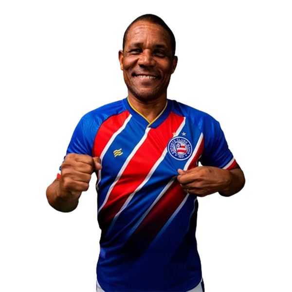 Camisa Bahia Esquadrão II 2024/25 - Vermelha, Azul e Branca sendo exposta em um modelo masculino.